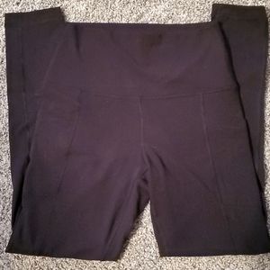 Yogalicious leggings with pockets in black. Size small.